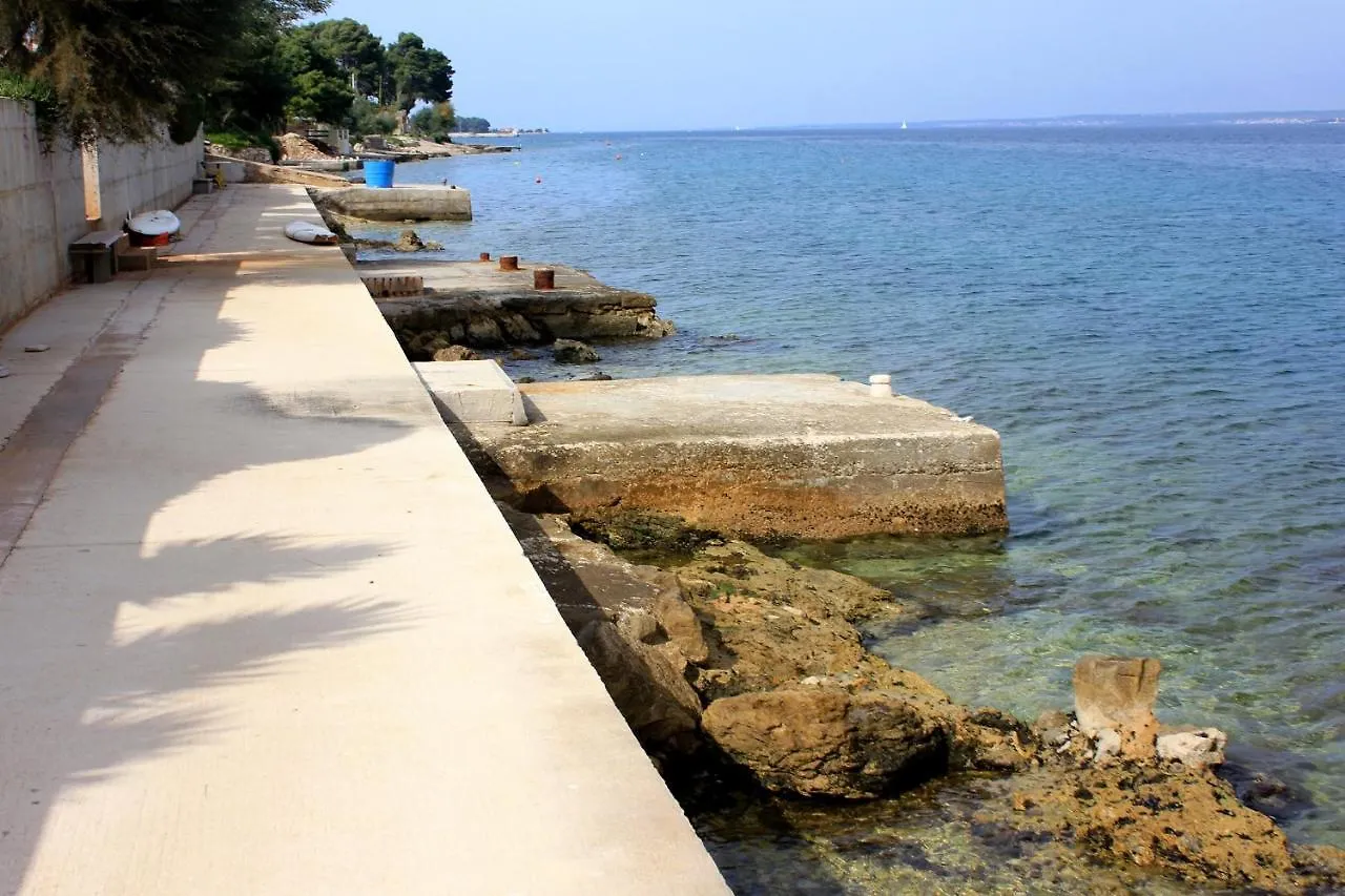 Apartments By The Sea Kali, Ugljan - 8503