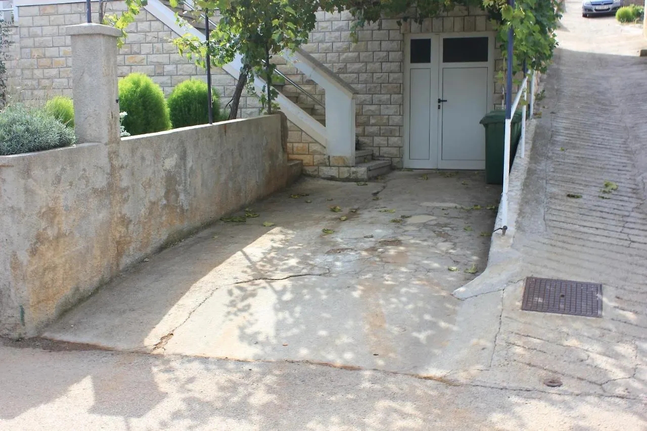 Apartments By The Sea Kali, Ugljan - 8503